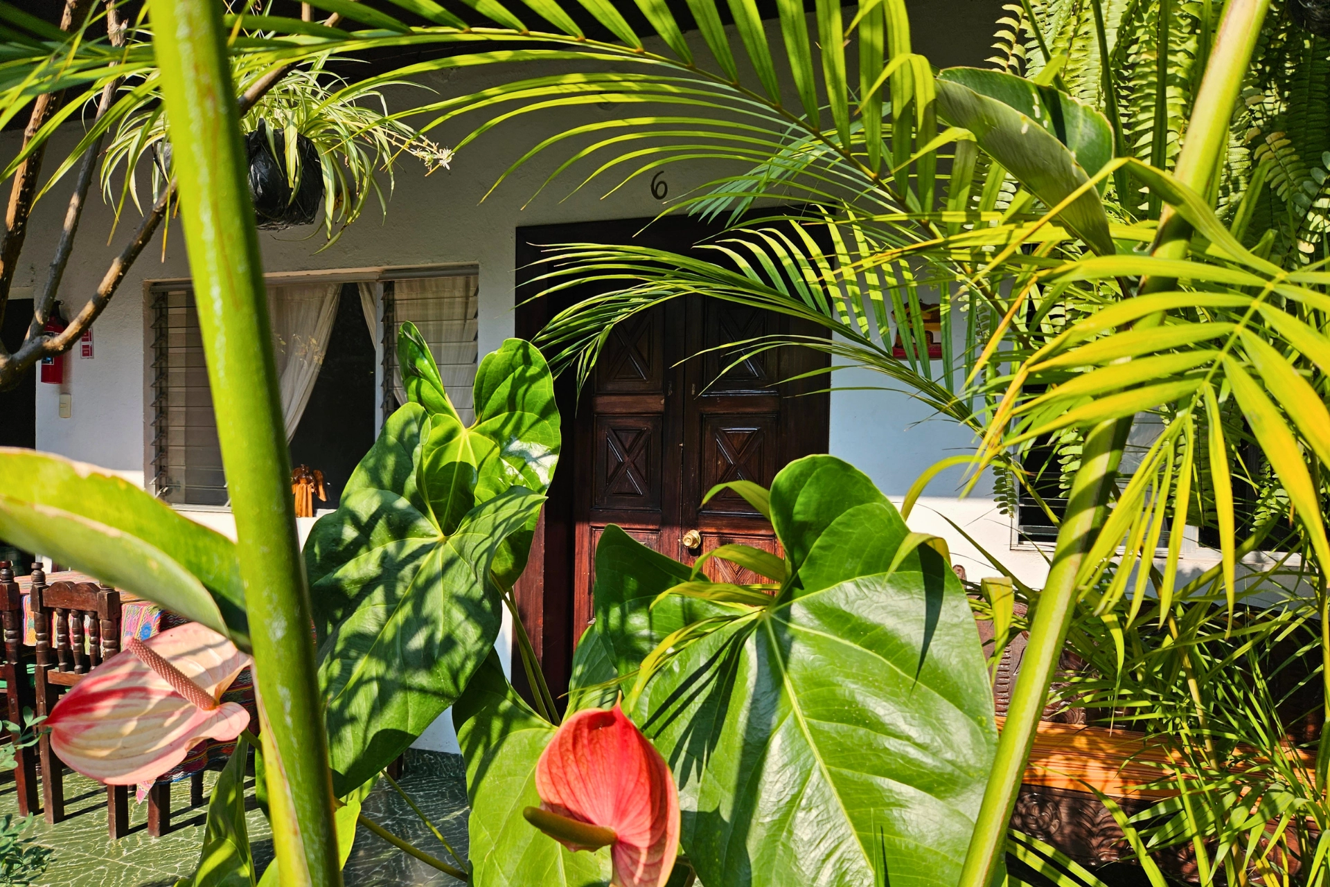 hotel-garden-and-patio-antigua-guatemala-1
