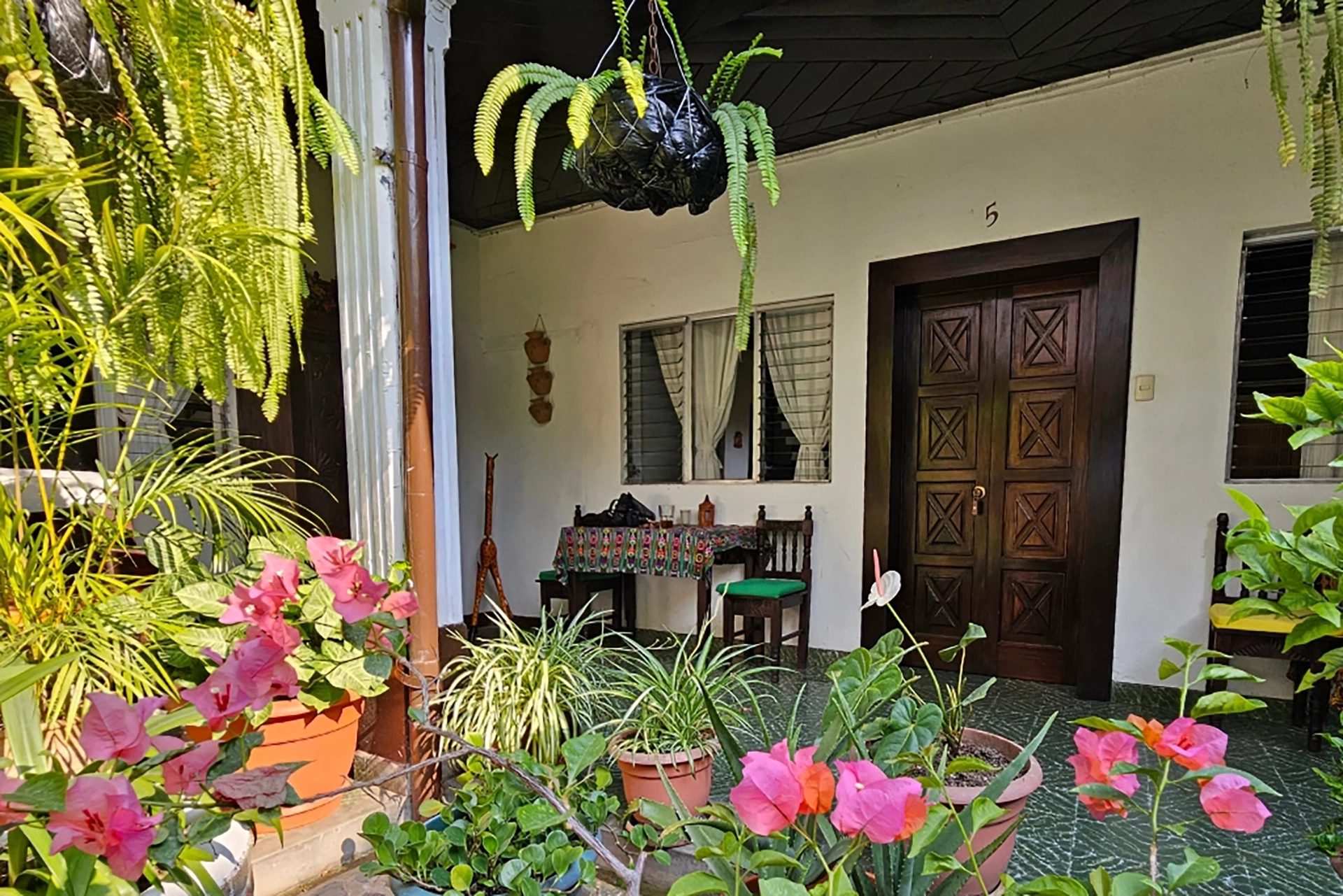 hotel-garden-and-patio-antigua-guatemala-3