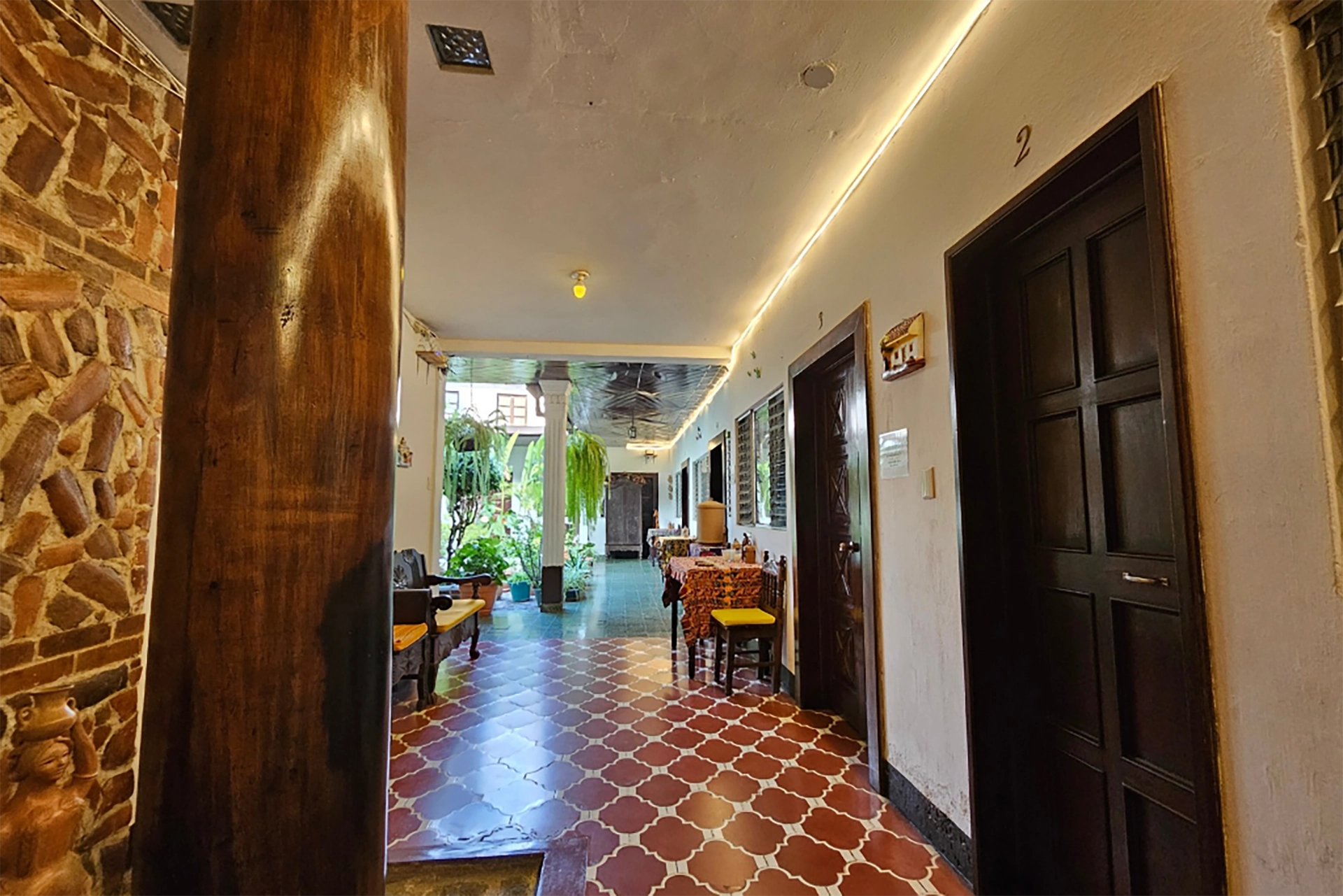 hotel-rooms-and-corridor-antigua-guatemala-1
