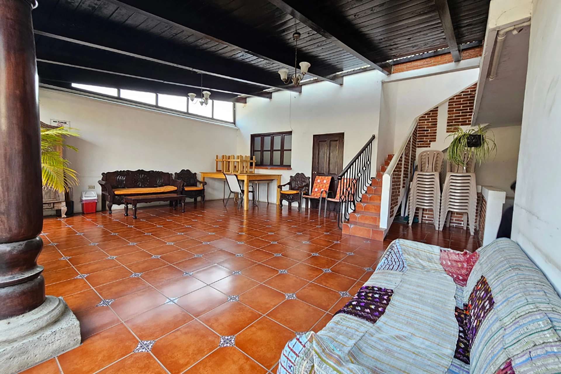 hotel-second-floor-patio-antigua-guatemala-2